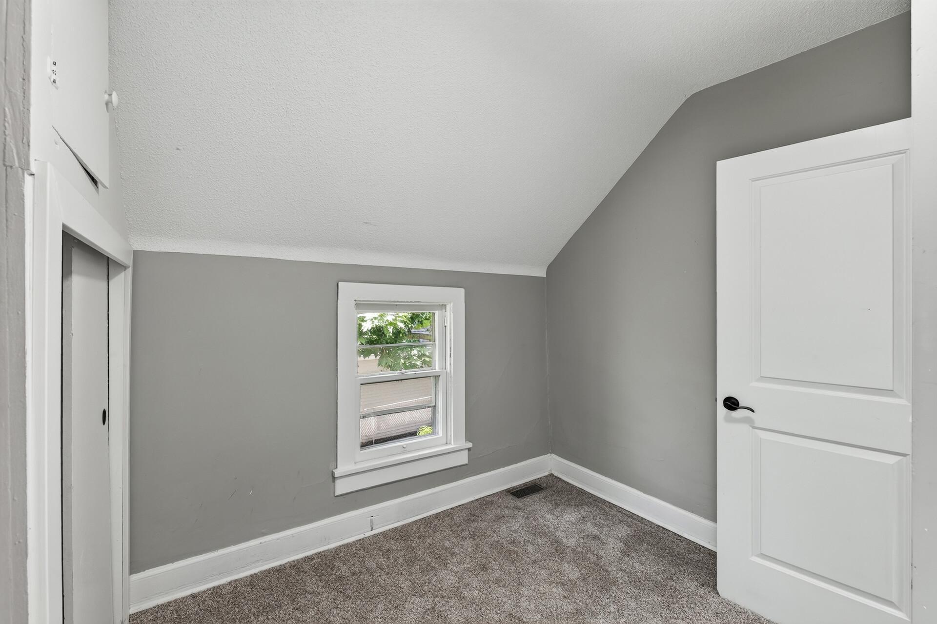 1094 Kent Street Property Photo 20