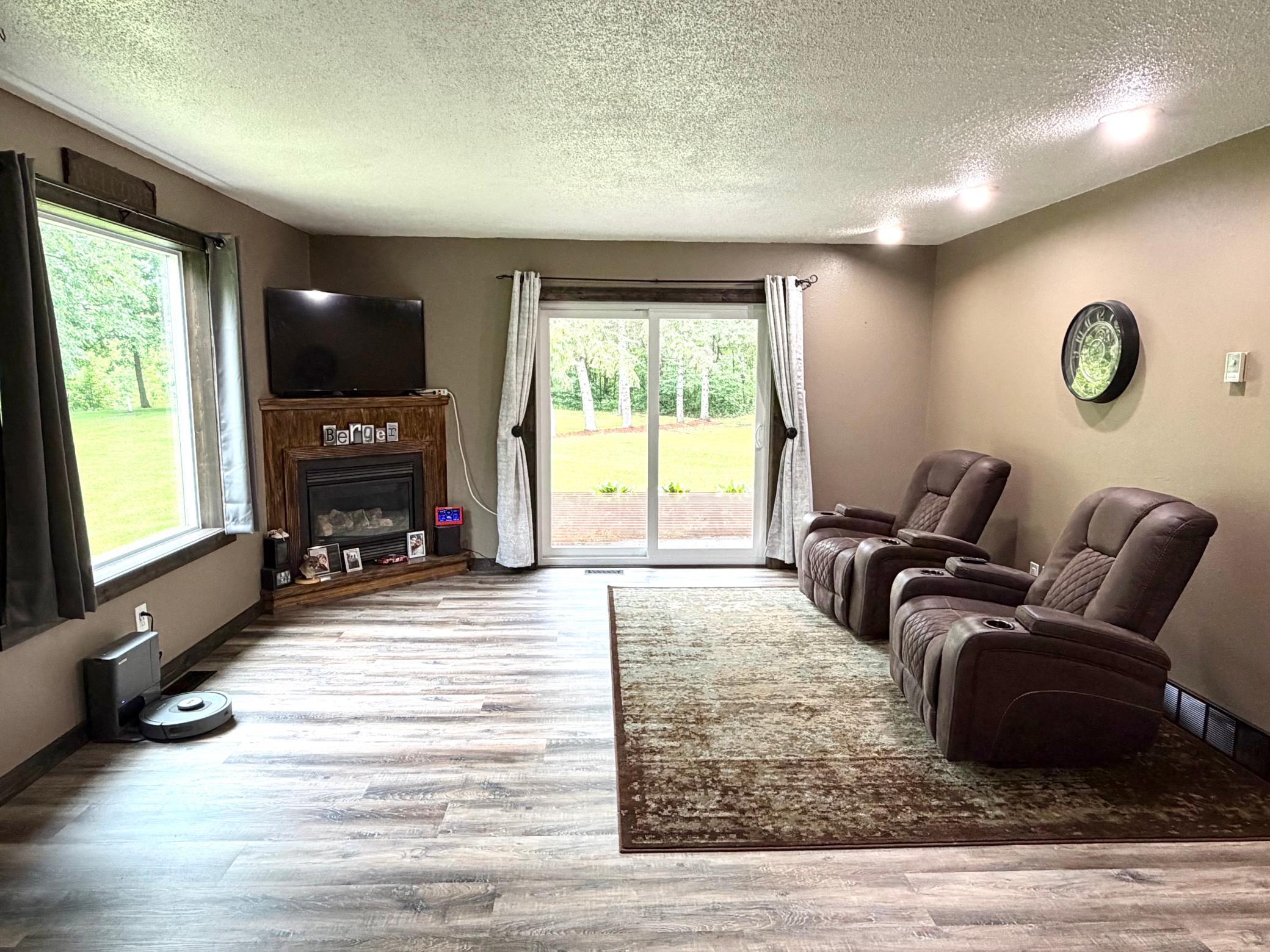 40439 230th Street Property Photo 5