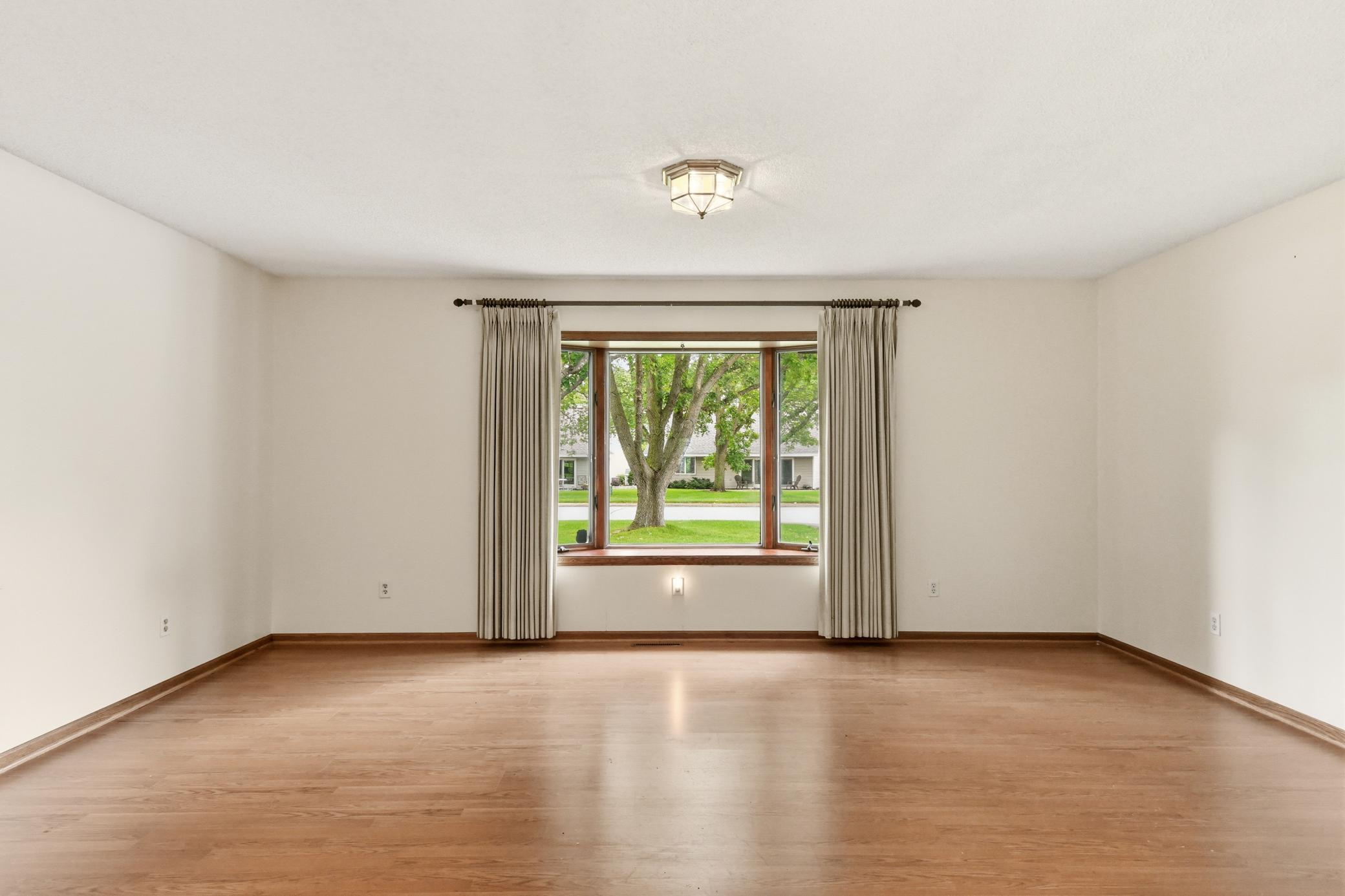 267 Park Avenue S Property Photo 16