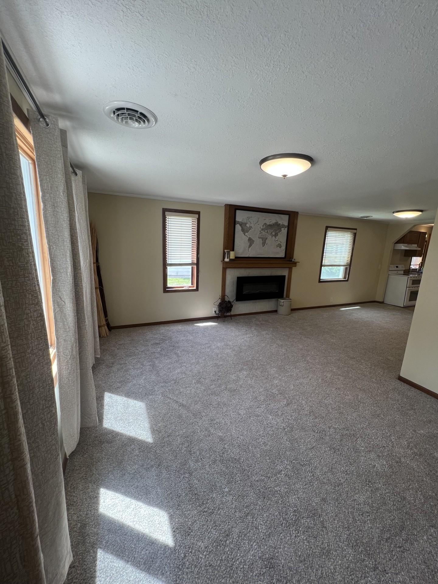 214 E Main Street Property Photo 5