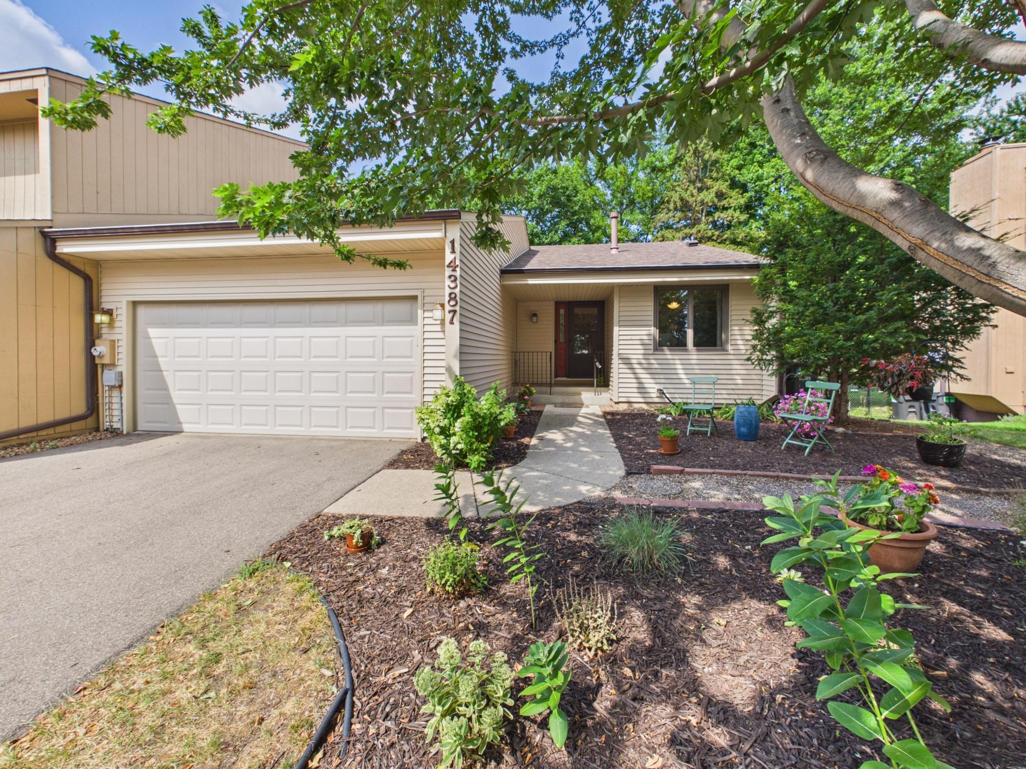 14387 Embry Path Property Photo 3