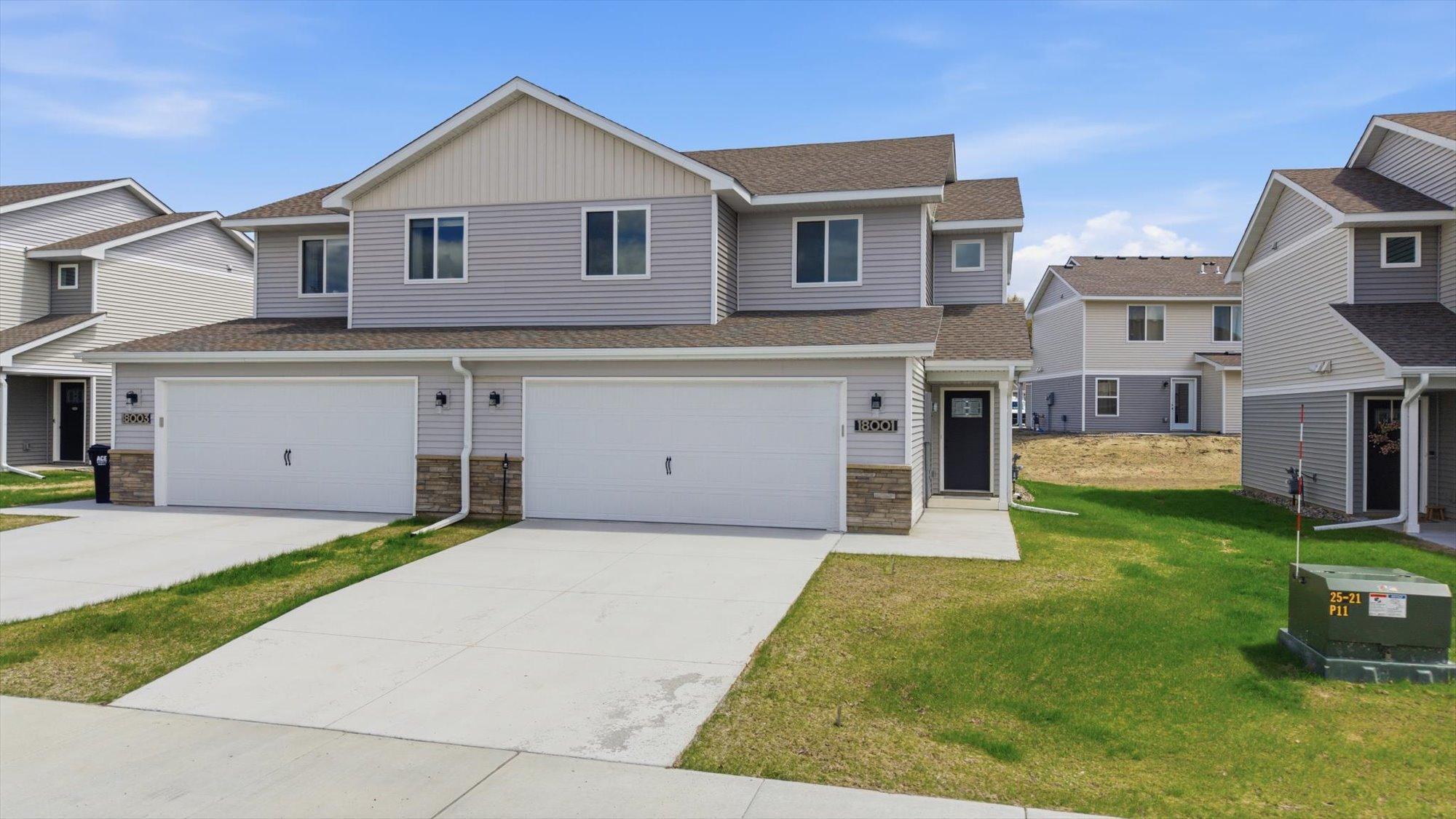 18032 Walnut Circle Property Photo 1