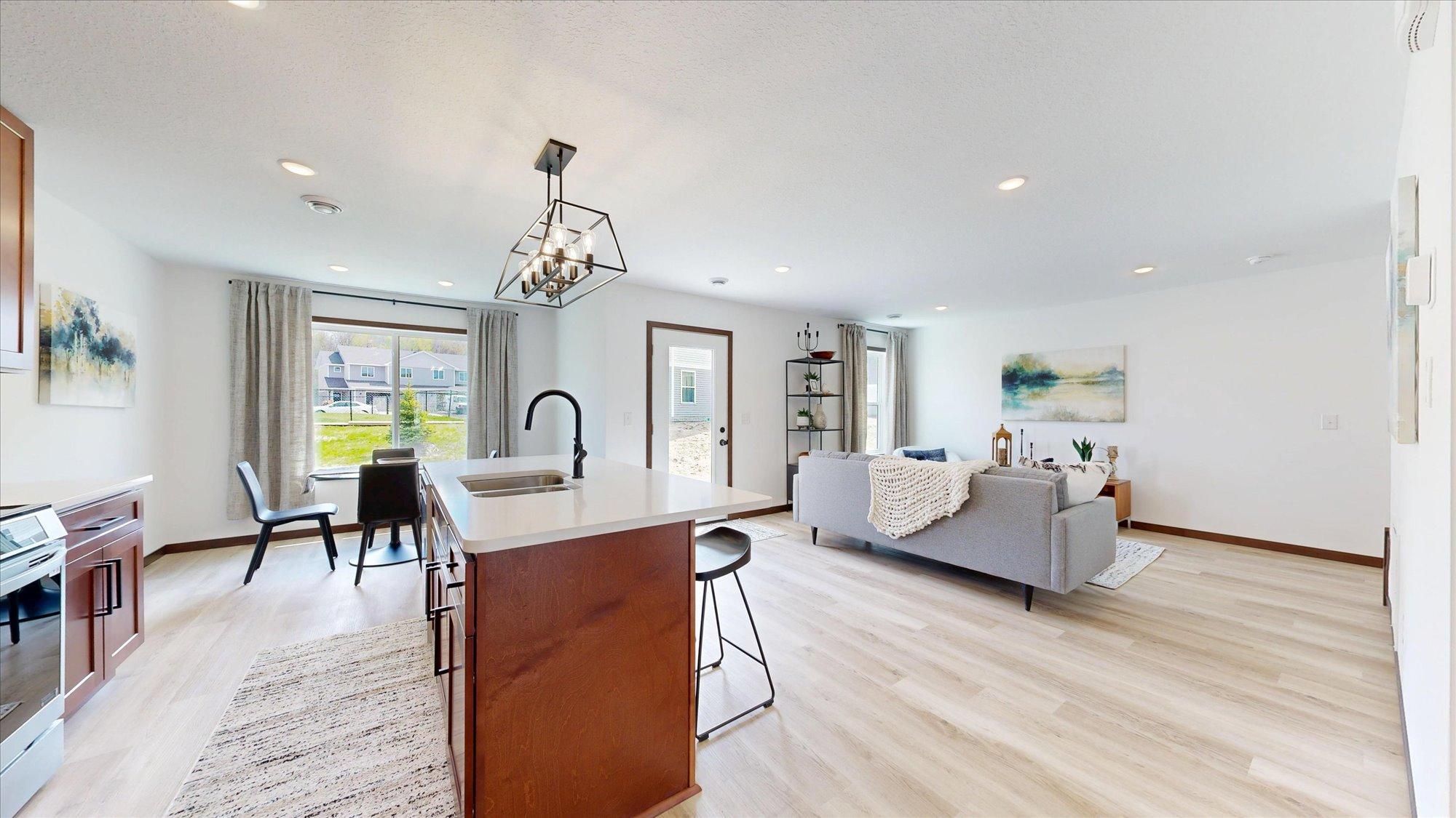 18032 Walnut Circle Property Photo 4