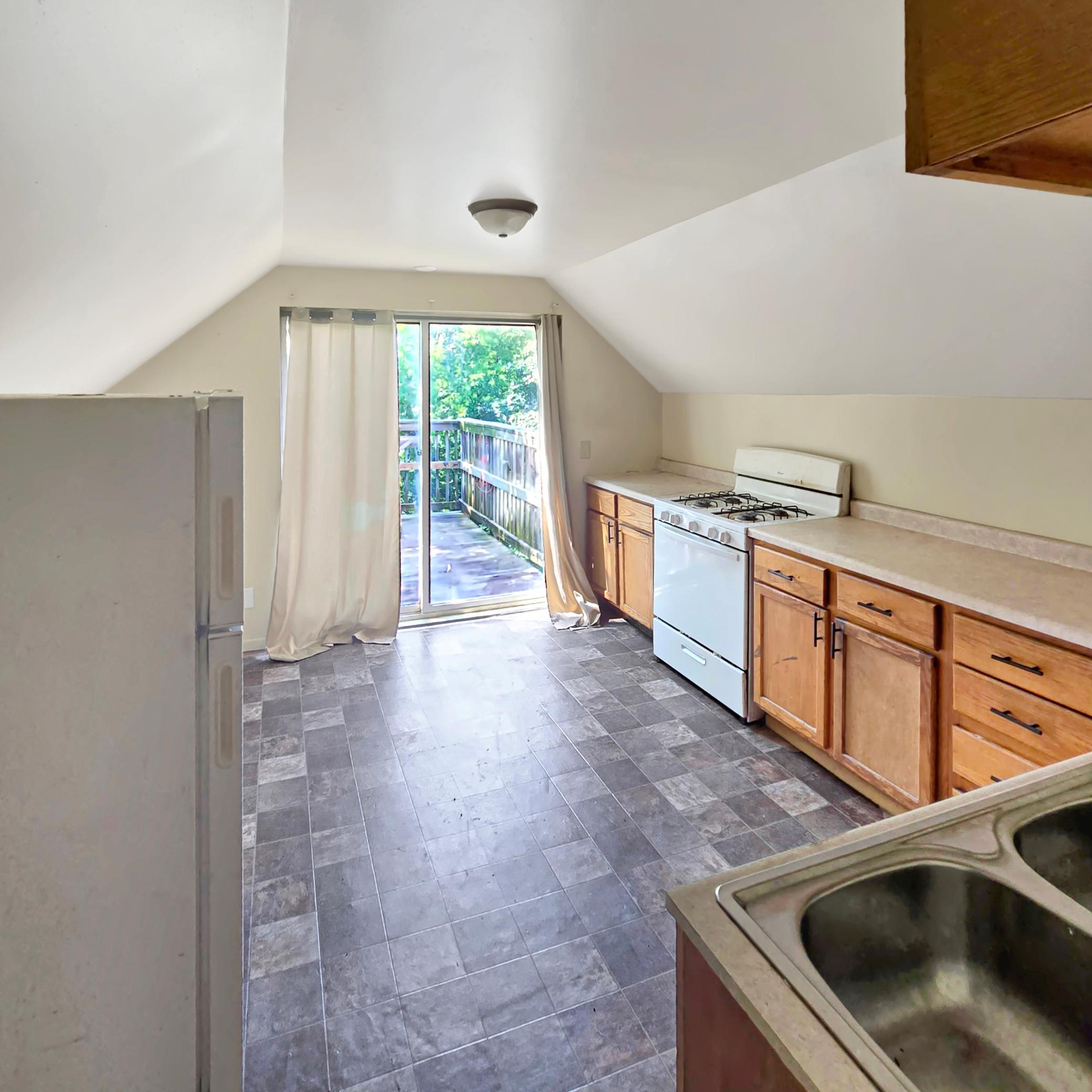 168 Acker Street E Property Photo 6
