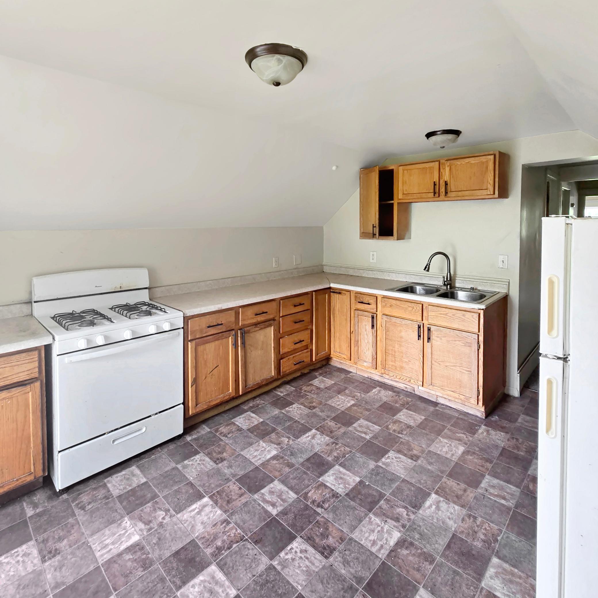 168 Acker Street E Property Photo 7