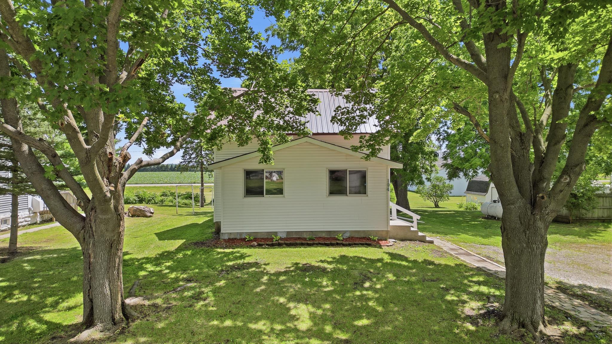 104 N Secor Street Property Photo 18