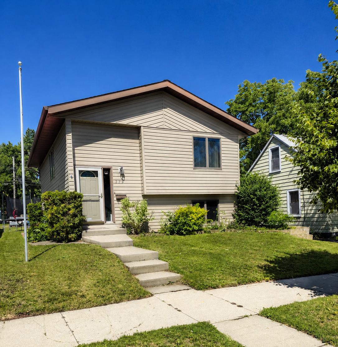 325 24th Avenue N Property Photo 1