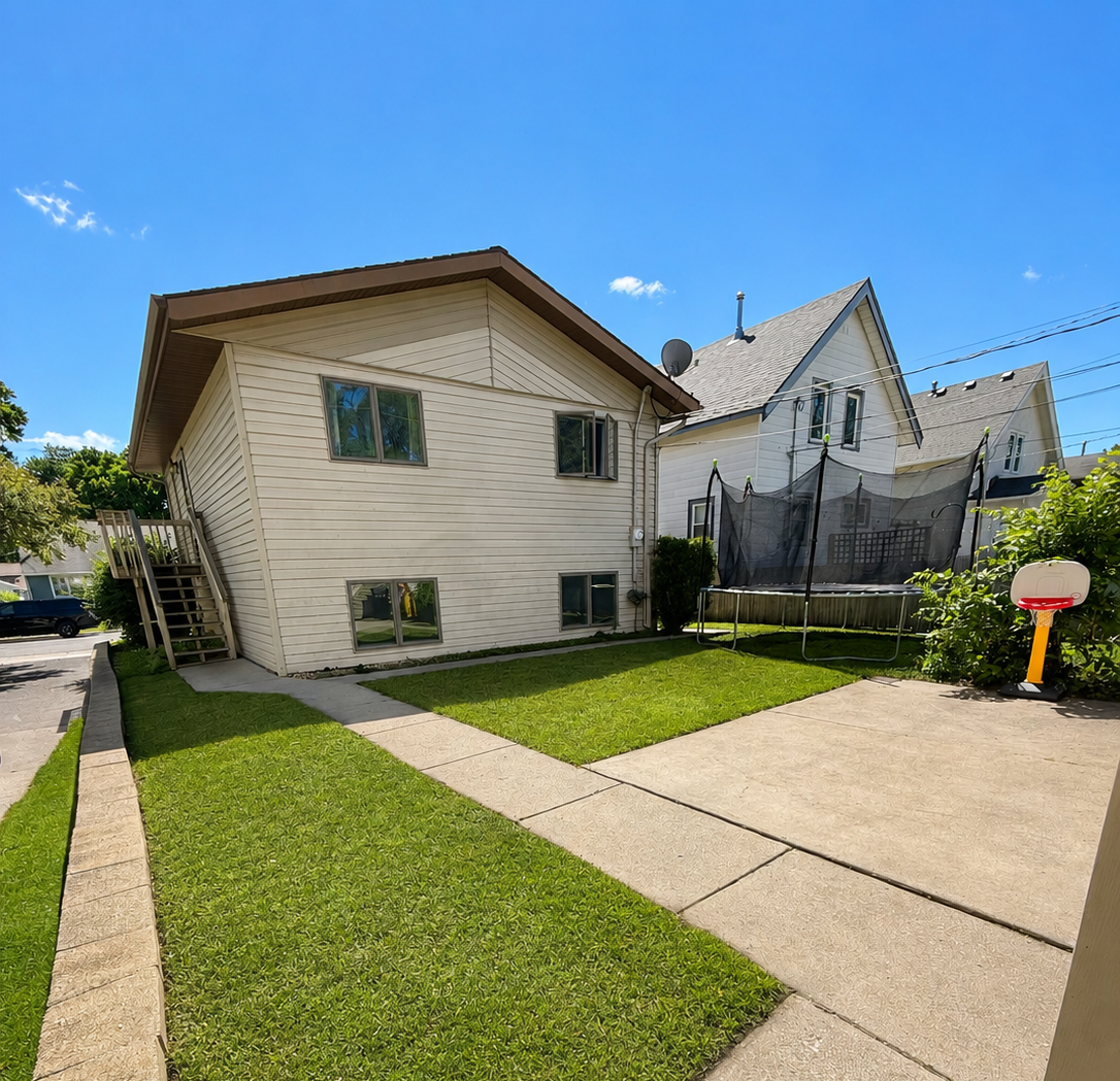 325 24th Avenue N Property Photo 14