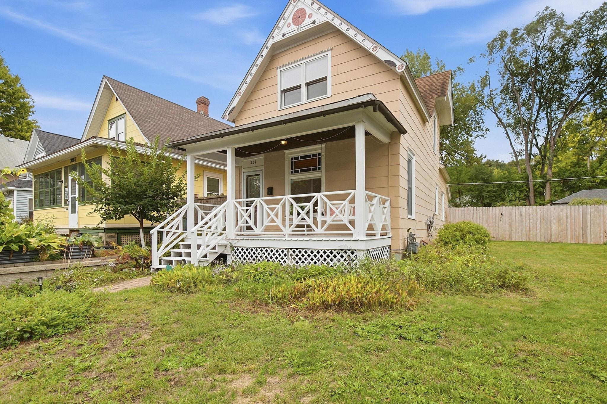 234 Sidney Street E Property Photo 1