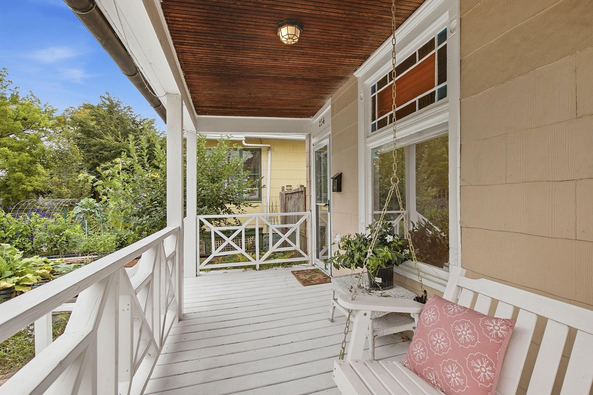 234 Sidney Street E Property Photo 2