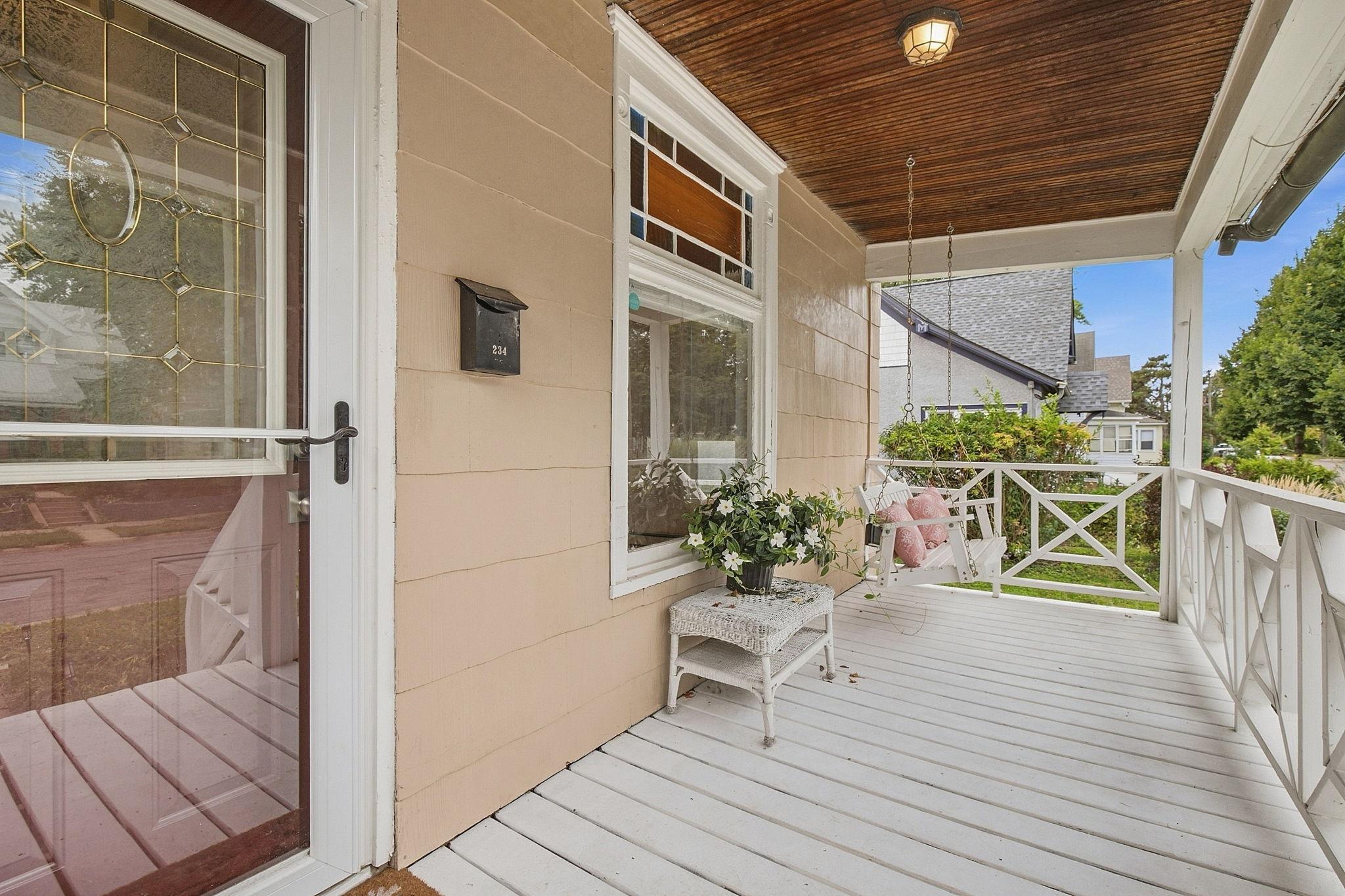 234 Sidney Street E Property Photo 3