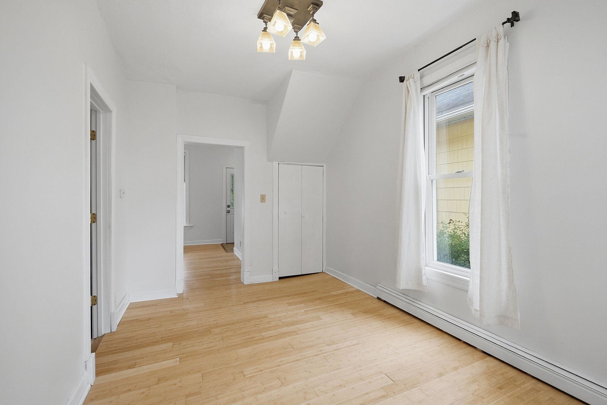 234 Sidney Street E Property Photo 10