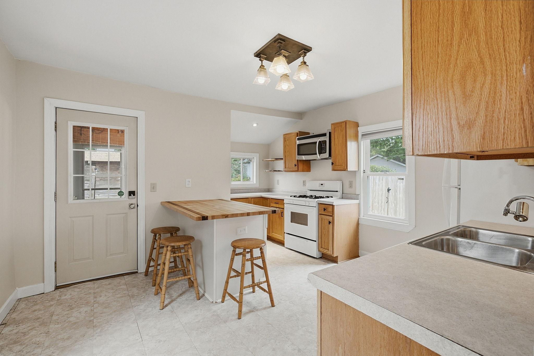234 Sidney Street E Property Photo 15