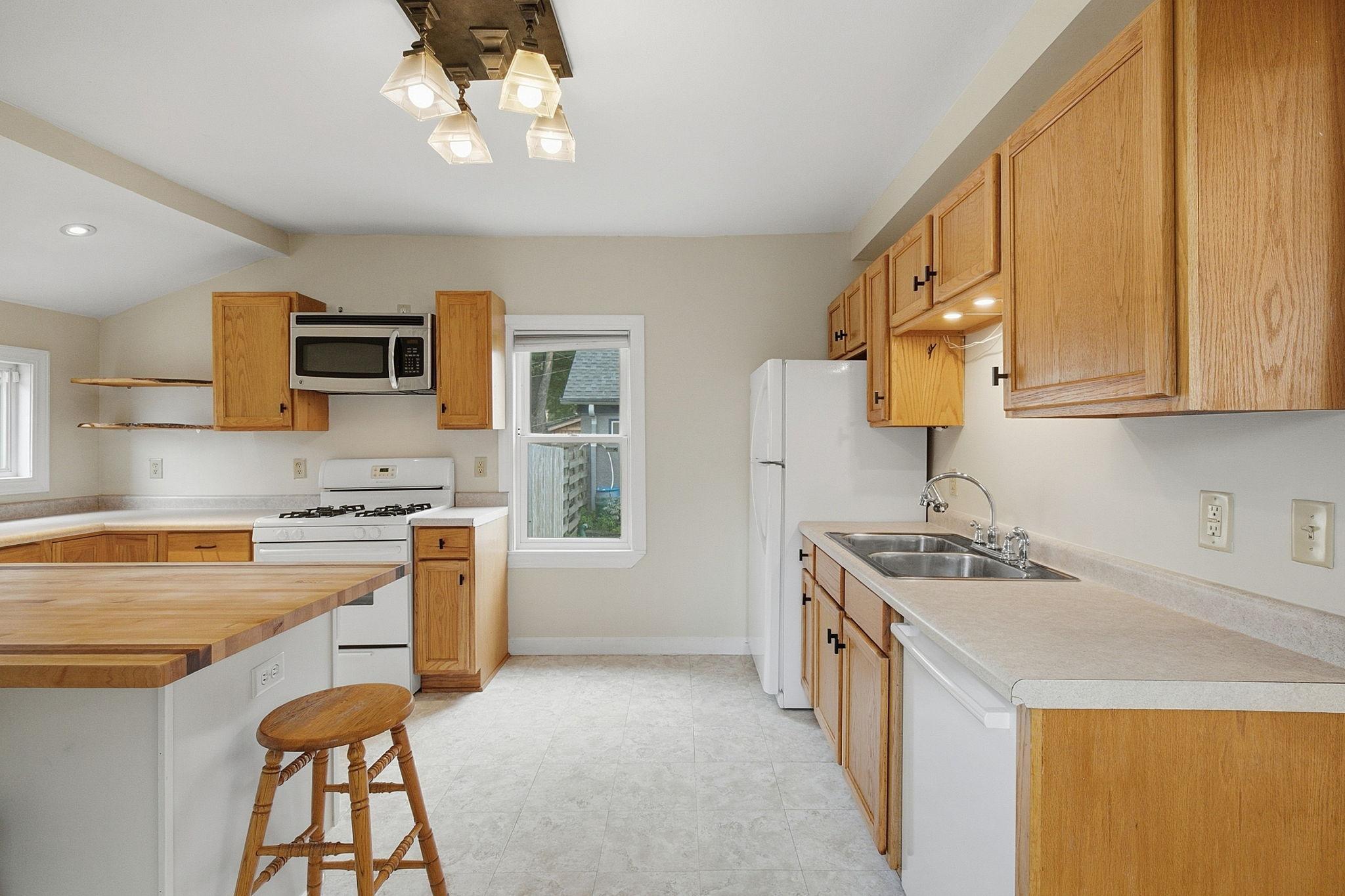 234 Sidney Street E Property Photo 16