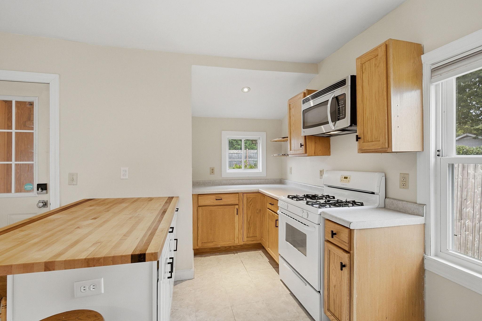 234 Sidney Street E Property Photo 18