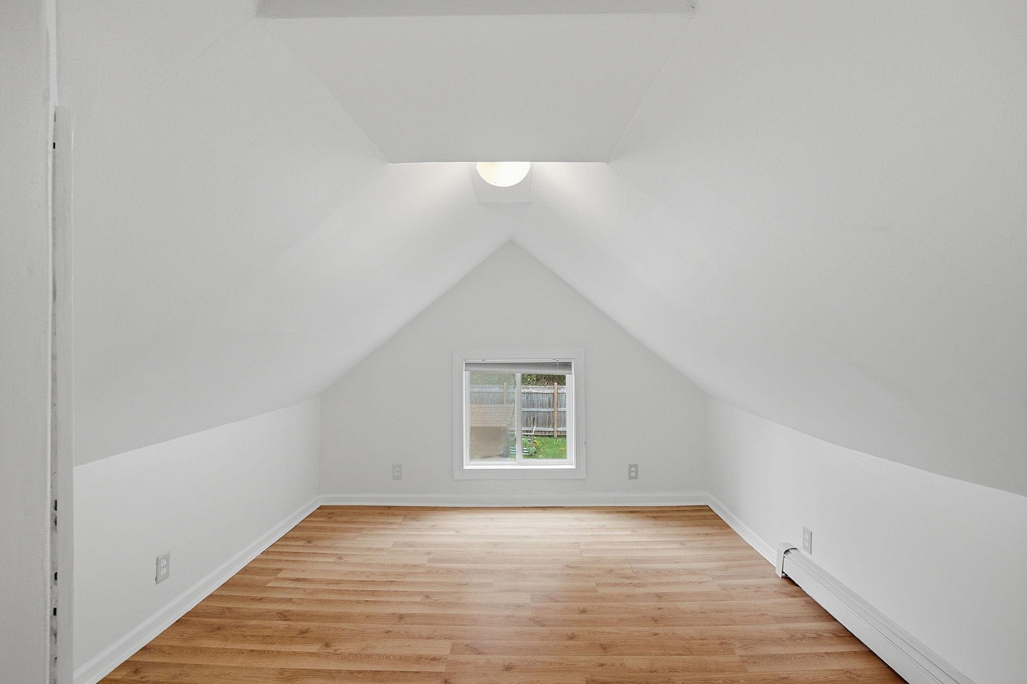 234 Sidney Street E Property Photo 23