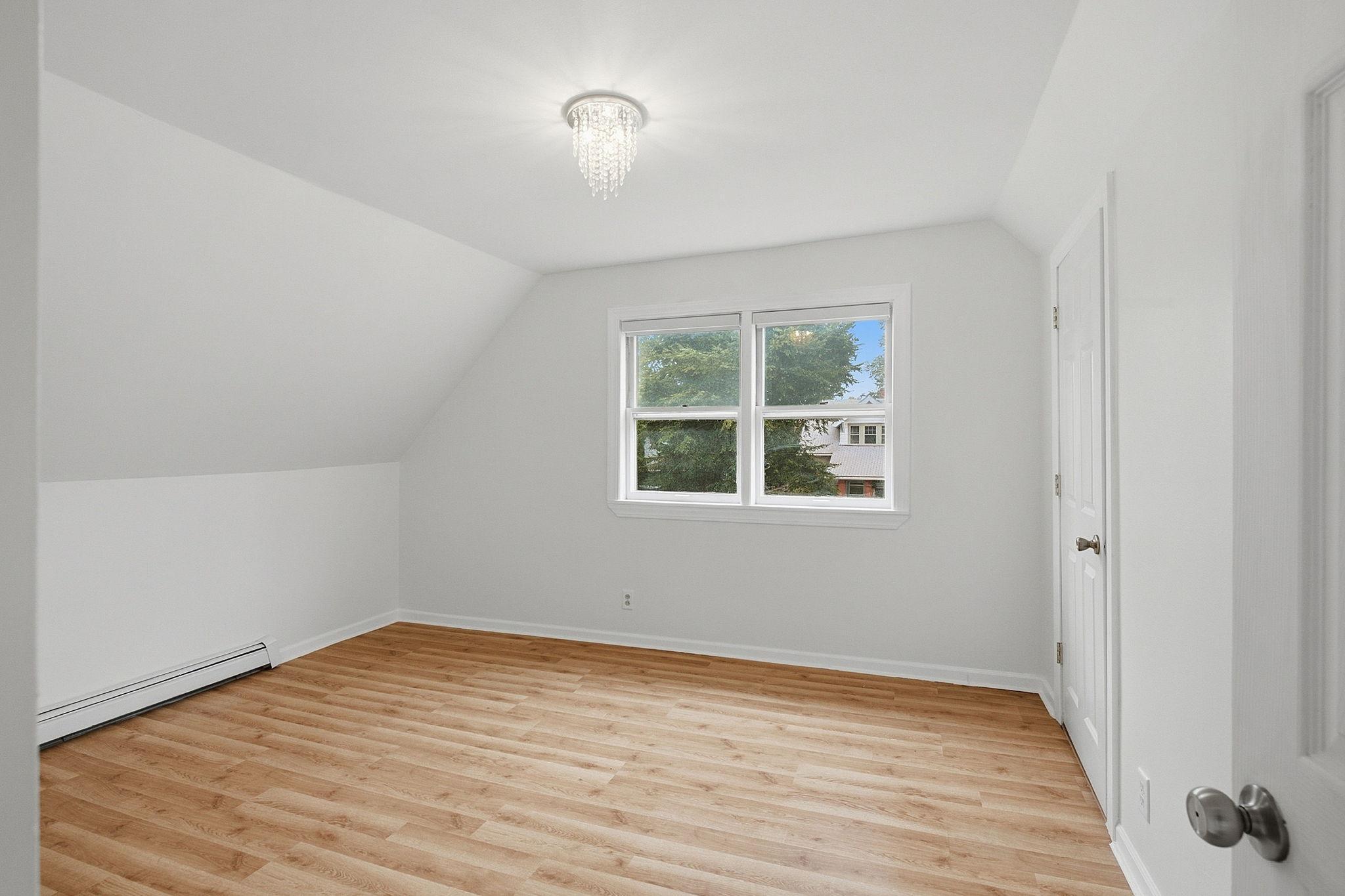 234 Sidney Street E Property Photo 28