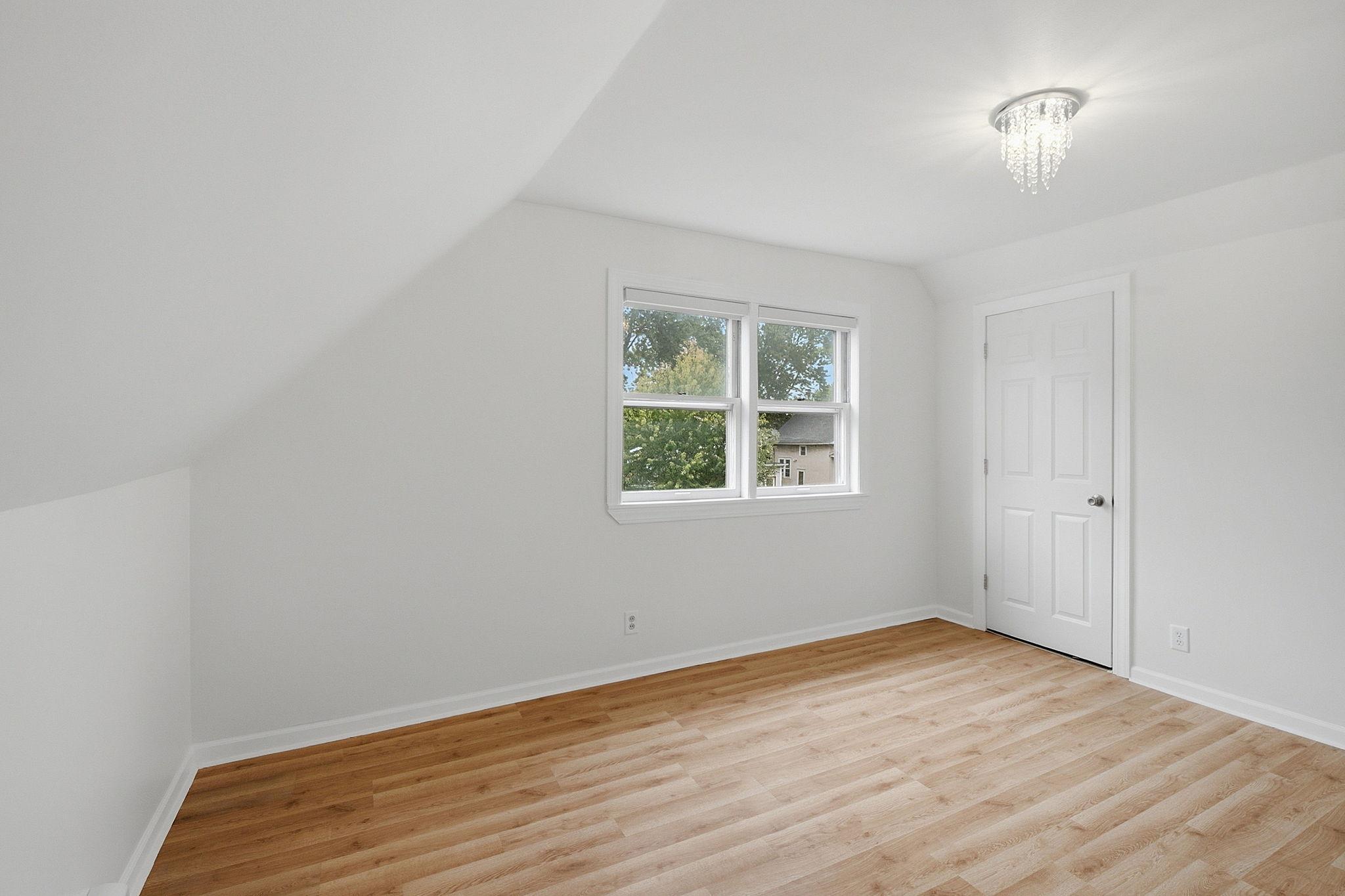 234 Sidney Street E Property Photo 29