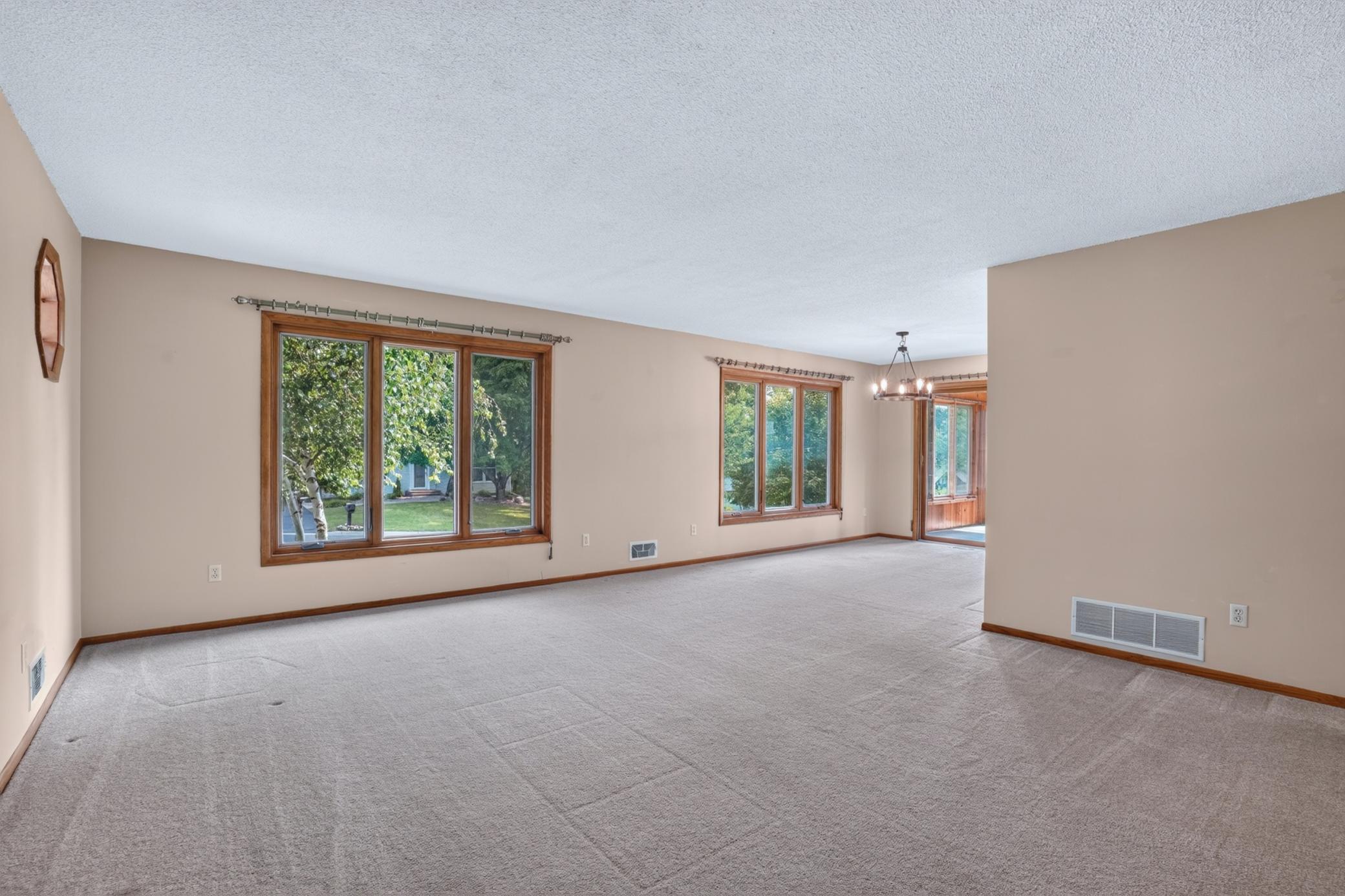 21 Carriage Lane Property Photo 16