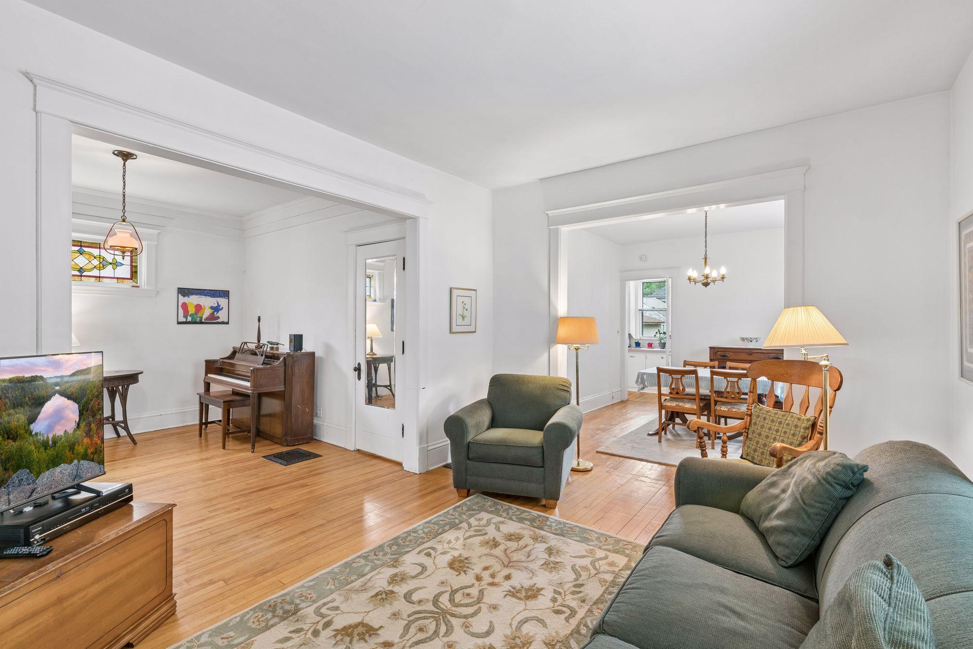 1092 15th Avenue Se Property Photo 6