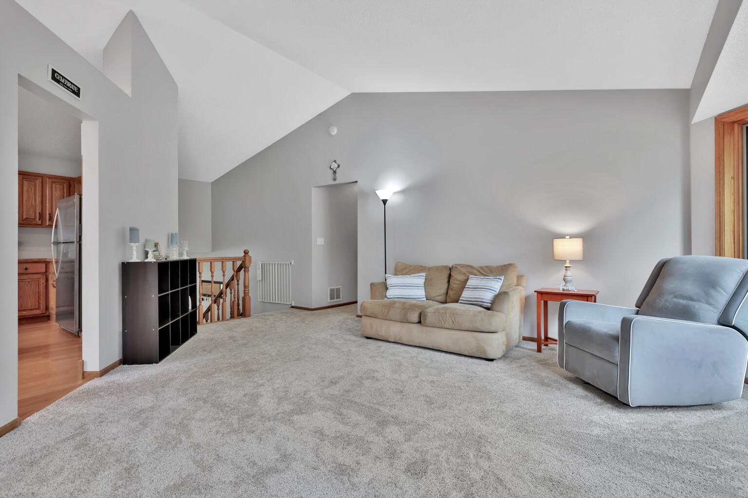 14317 Kipling Avenue S Property Photo 5