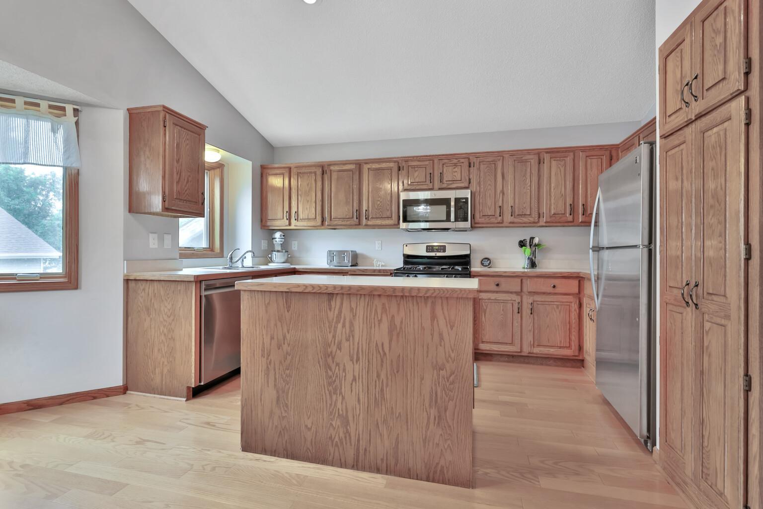 14317 Kipling Avenue S Property Photo 9