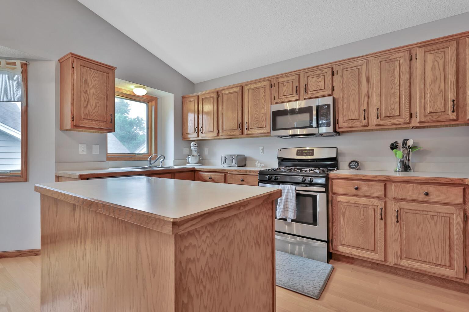 14317 Kipling Avenue S Property Photo 11