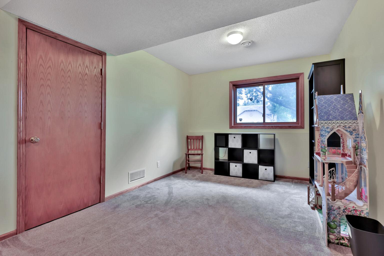 14317 Kipling Avenue S Property Photo 28