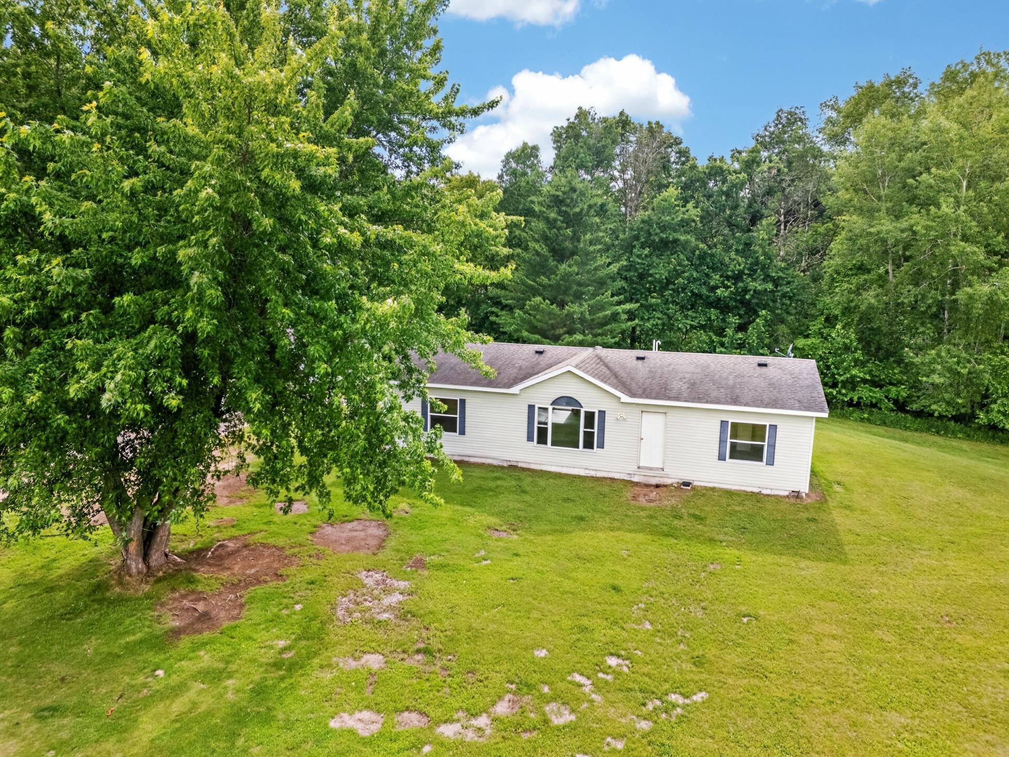 21671 Edwards Drive Property Photo 3