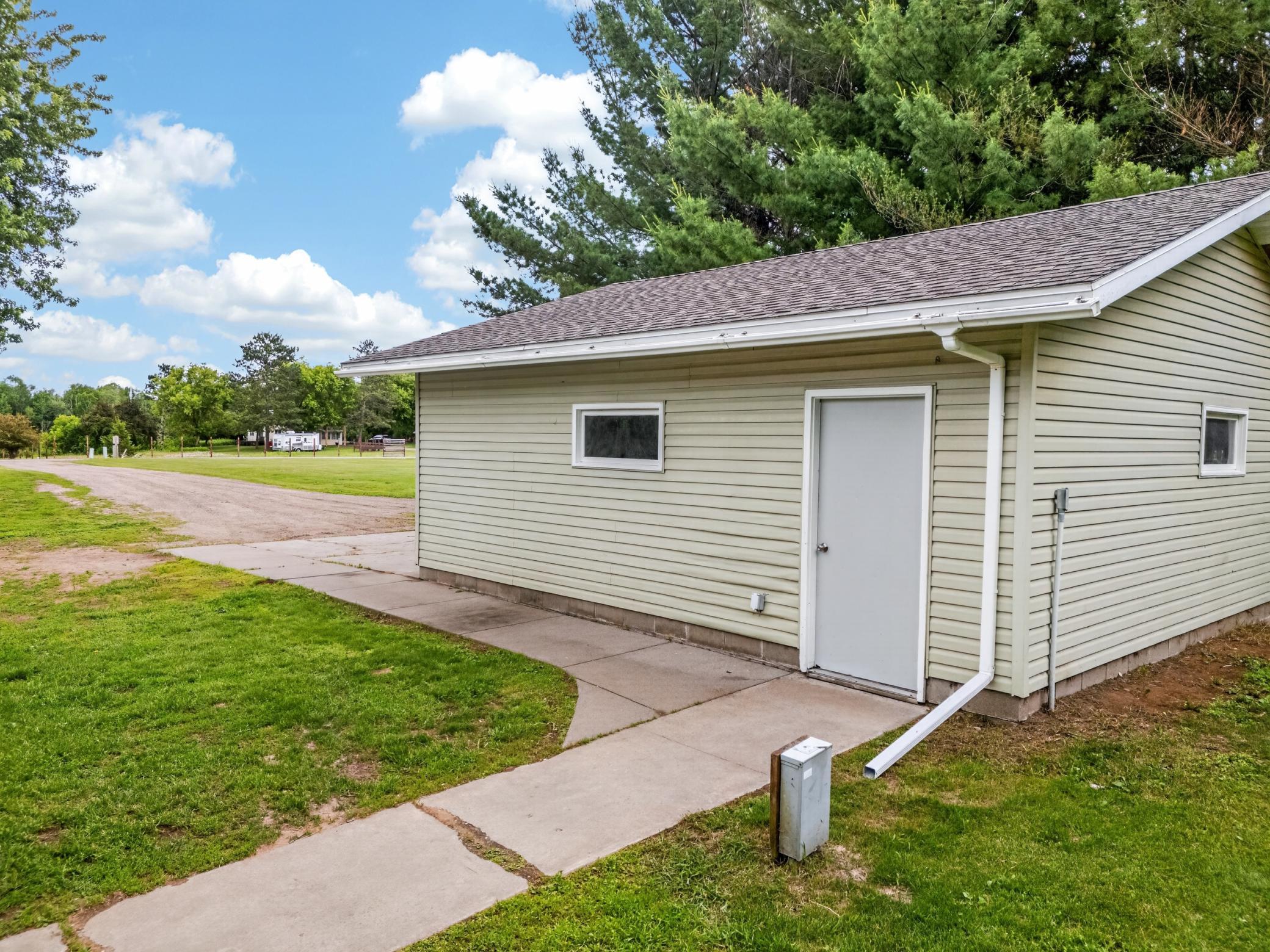 21671 Edwards Drive Property Photo 9