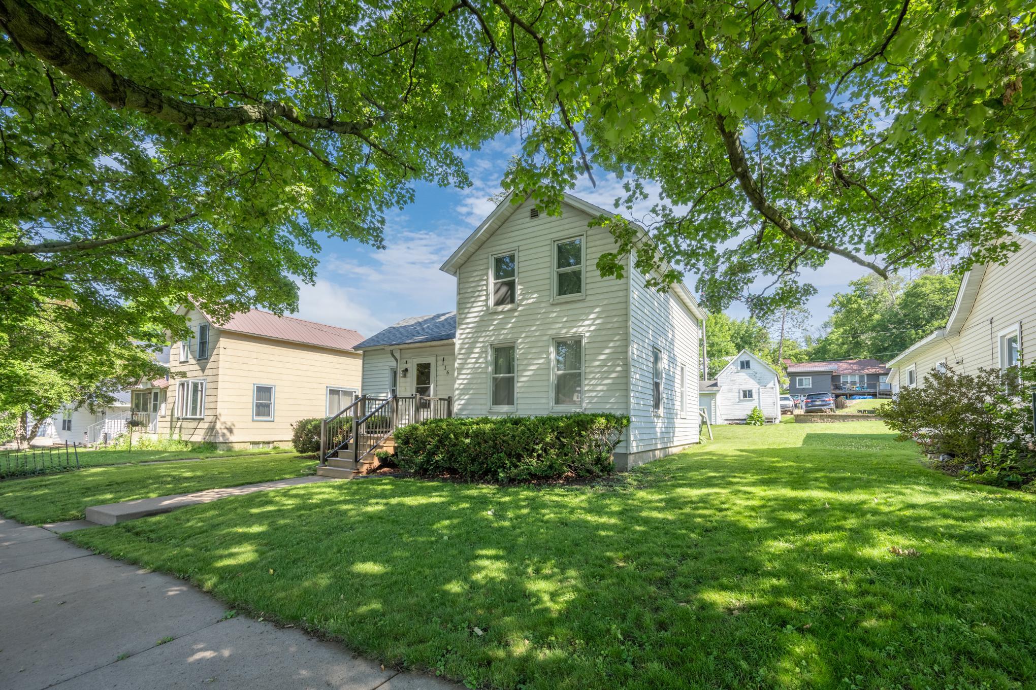 116 E Elm Street Property Photo 2