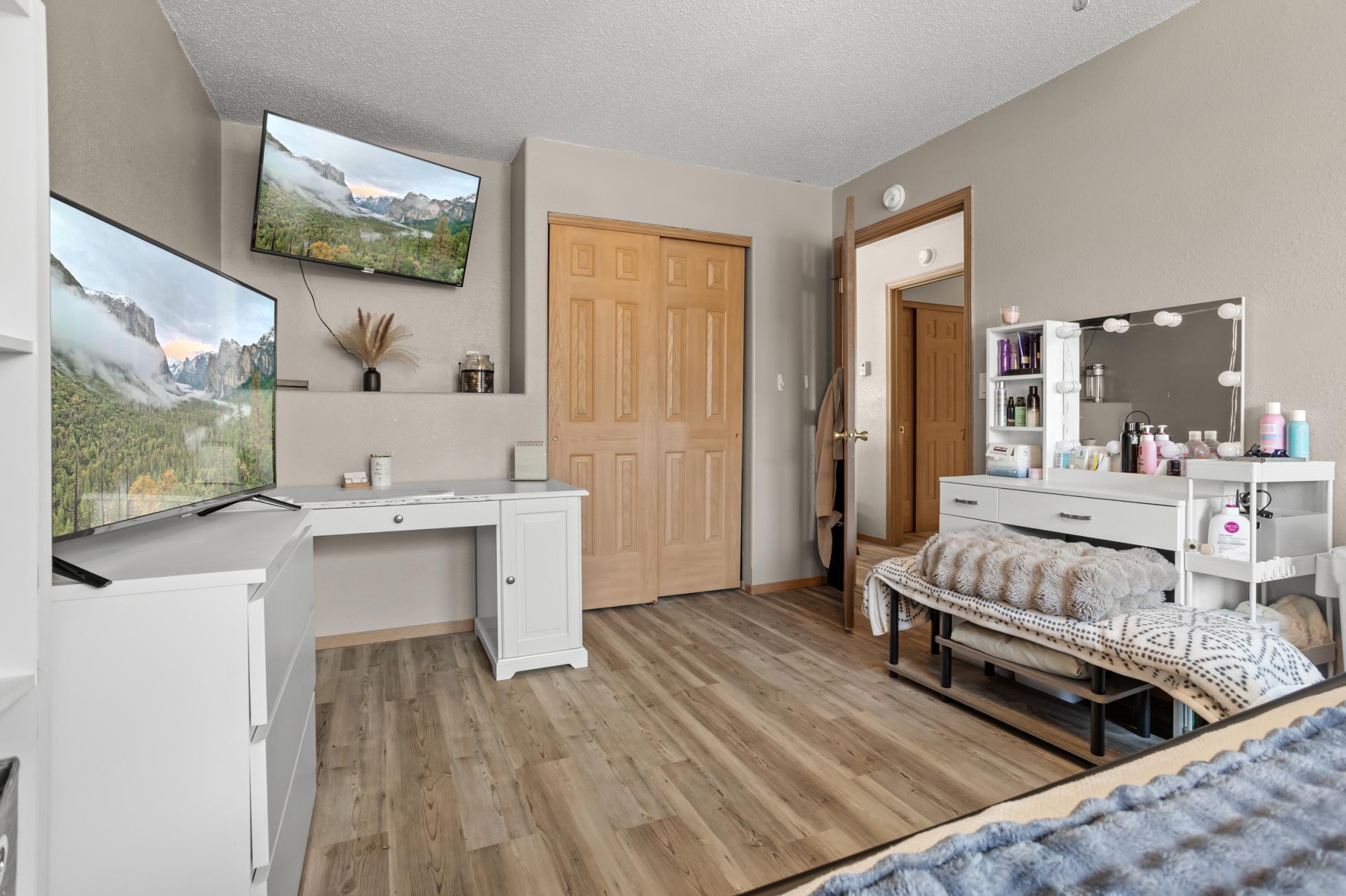 1717 13th Street E Property Photo 18