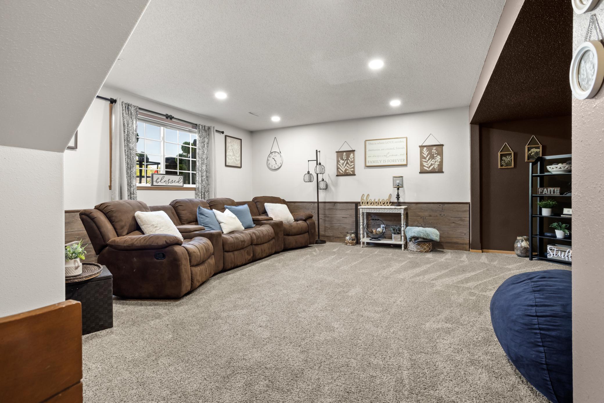 1717 13th Street E Property Photo 19