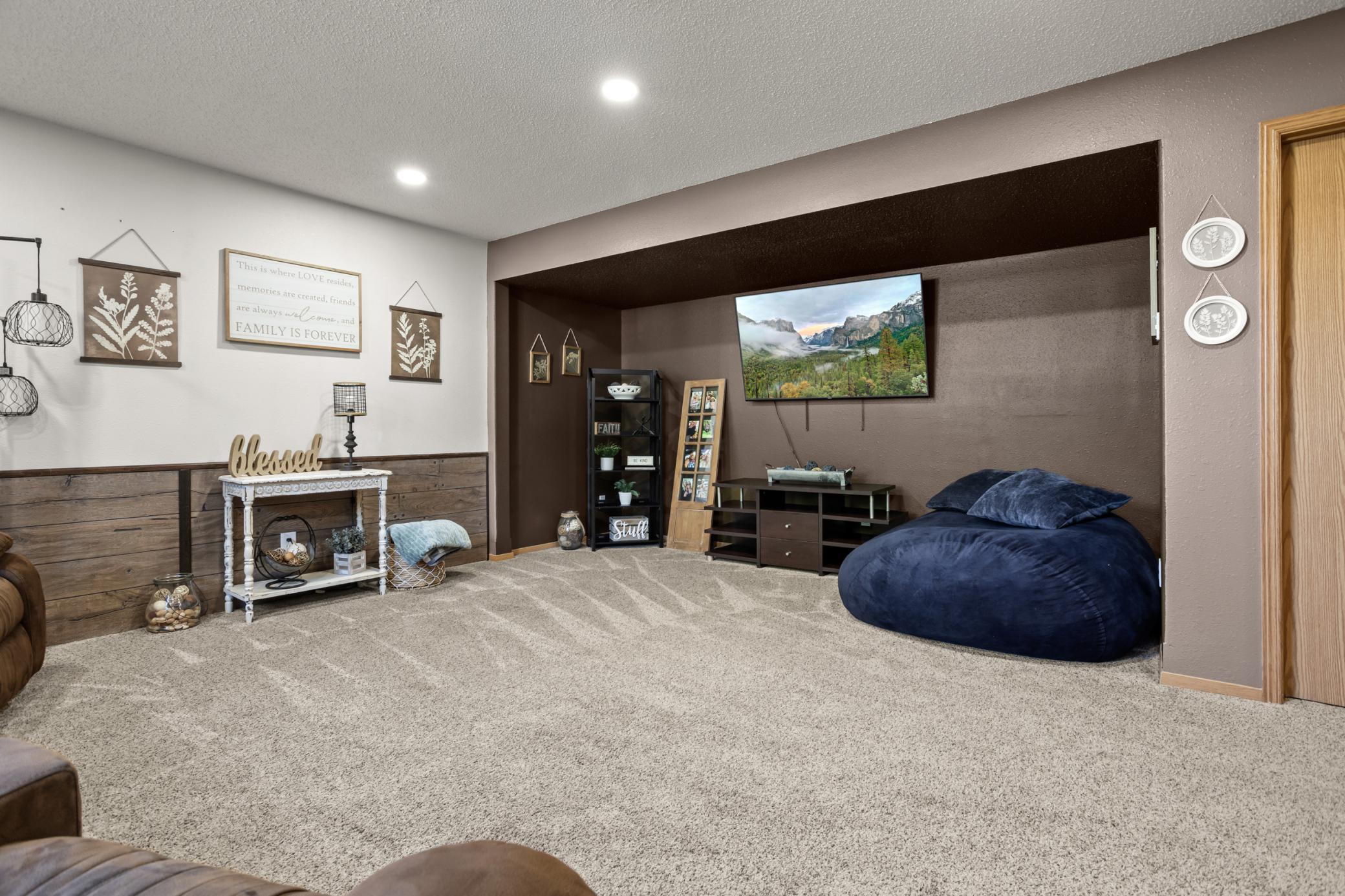 1717 13th Street E Property Photo 20