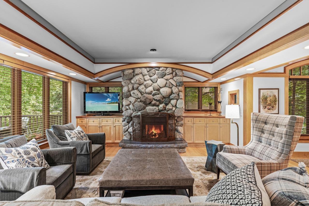 5955 Maple Forest Property Photo 3