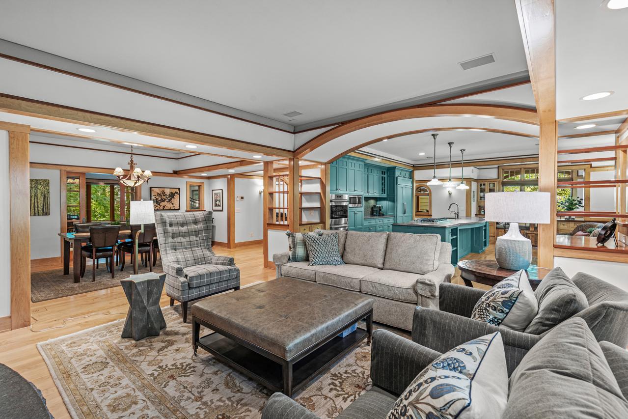 5955 Maple Forest Property Photo 4