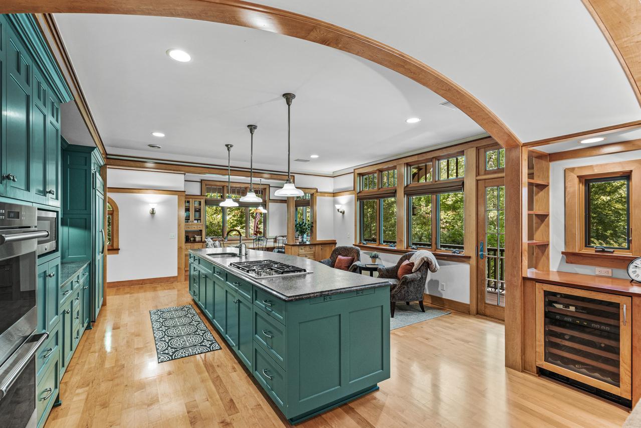 5955 Maple Forest Property Photo 6