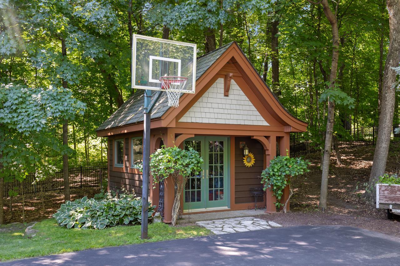 5955 Maple Forest Property Photo 32
