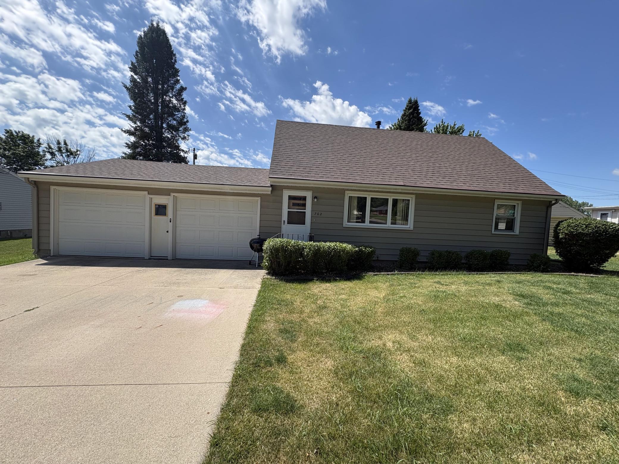 702 Glenview Drive Property Photo 1
