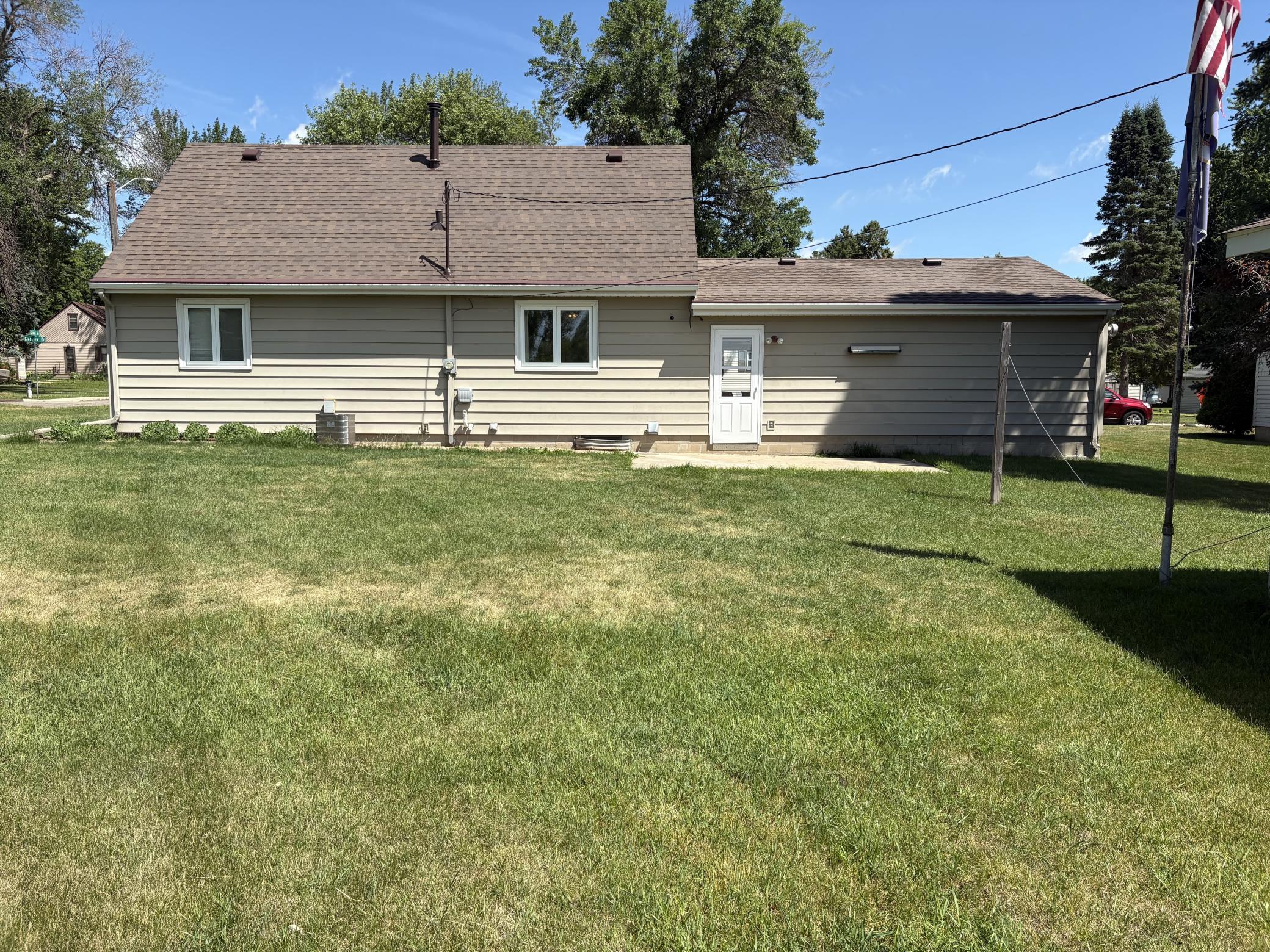 702 Glenview Drive Property Photo 2