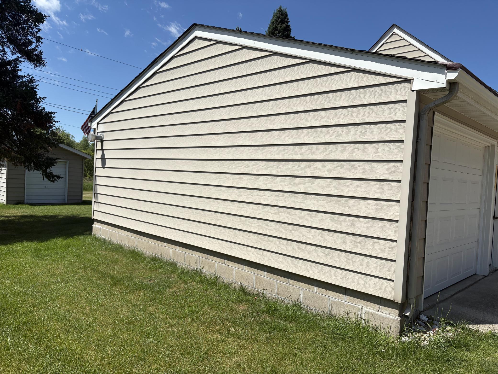 702 Glenview Drive Property Photo 3