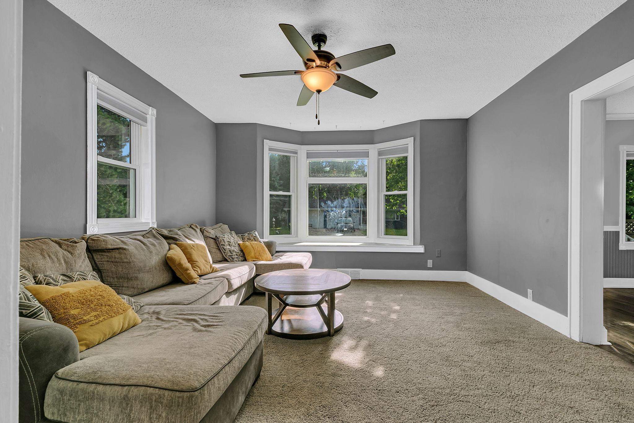 440 River Drive W Property Photo 9
