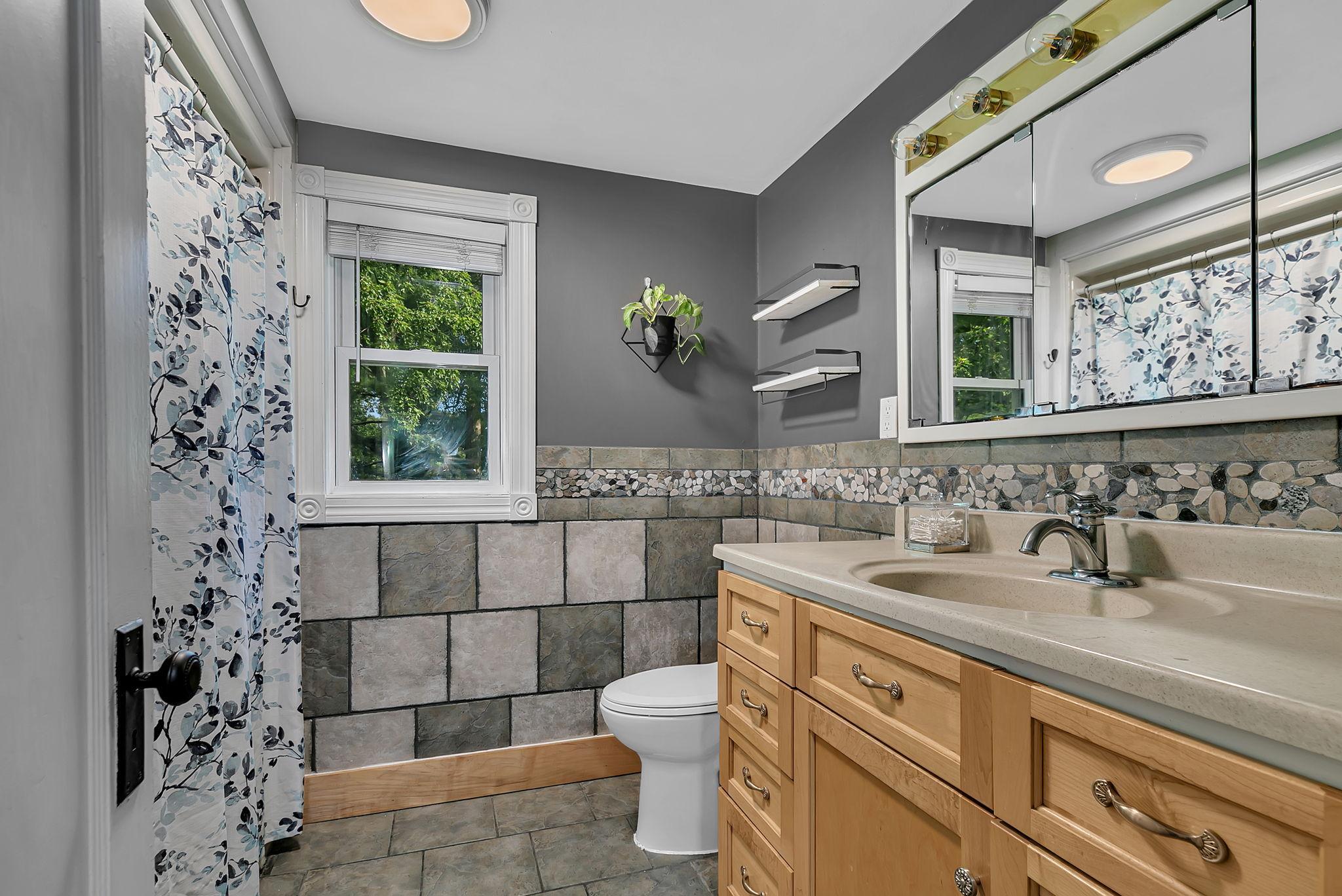 440 River Drive W Property Photo 11