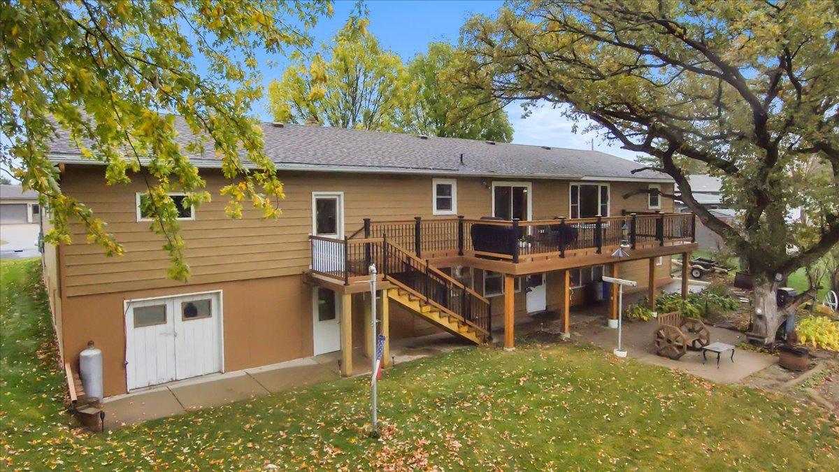 20611 Becker Lake Circle Property Photo 4