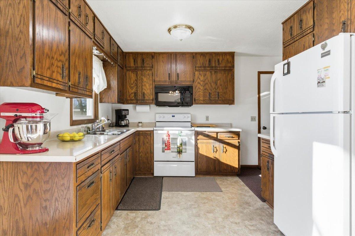 20611 Becker Lake Circle Property Photo 5