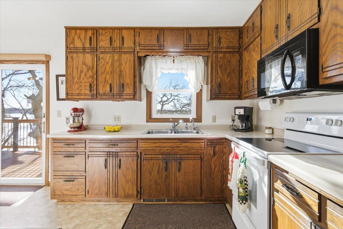20611 Becker Lake Circle Property Photo 7