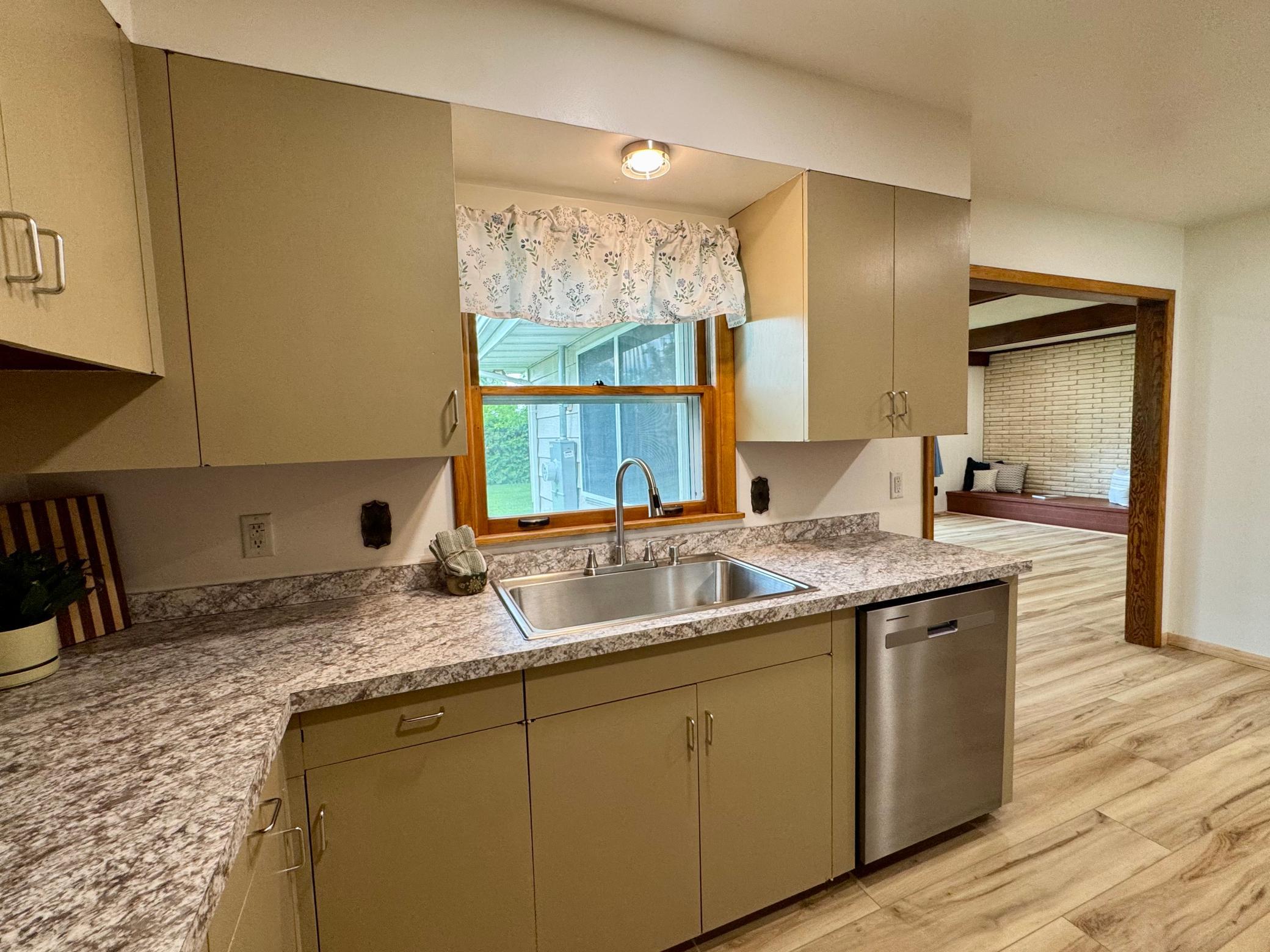 1706 Irvine Avenue Nw Property Photo 3