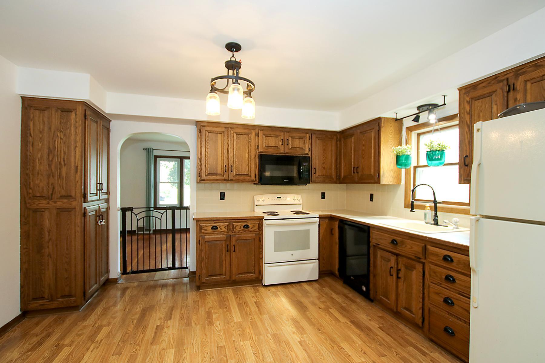 131 Elm Street E Property Photo 2
