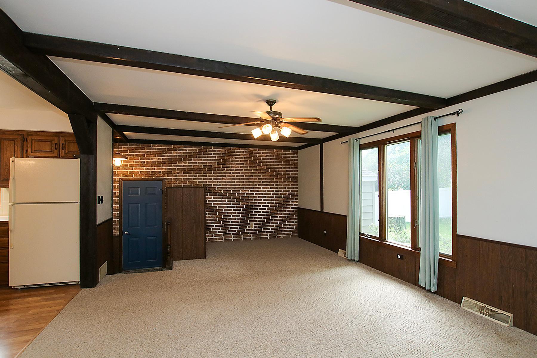 131 Elm Street E Property Photo 3
