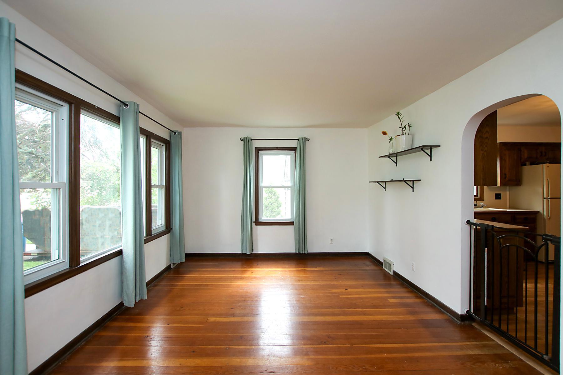 131 Elm Street E Property Photo 5
